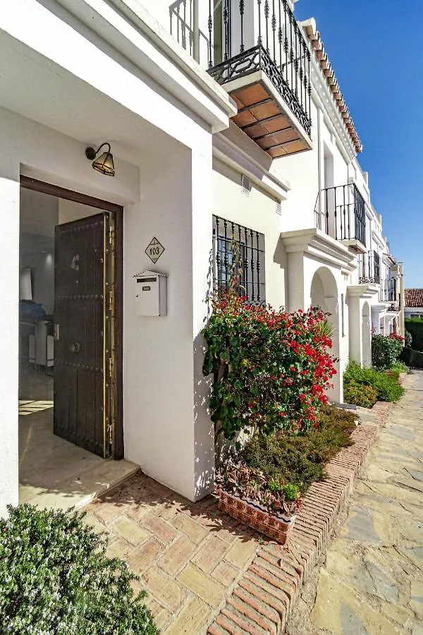 Ap103- Aloha Pueblo Marbella By Roomservices Spain